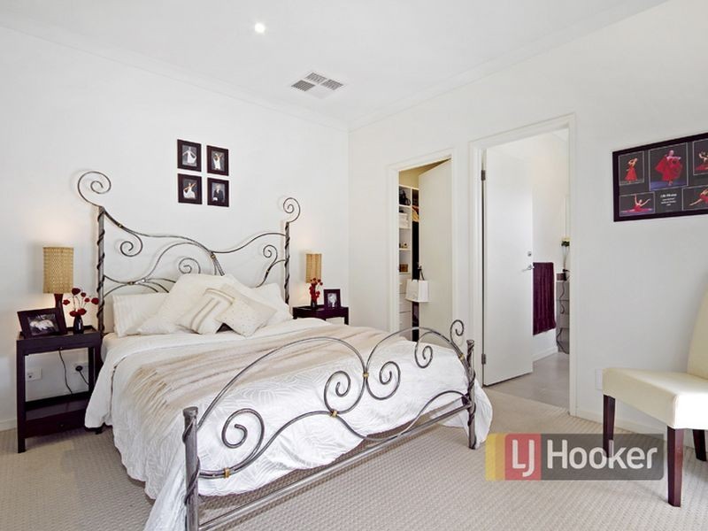 4/4 Saltbush Court, Rowville VIC 3178