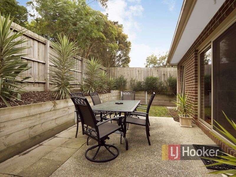 4/4 Saltbush Court, Rowville VIC 3178