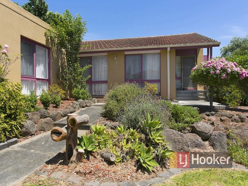 61 Essex Park Drive, Endeavour Hills VIC 3802