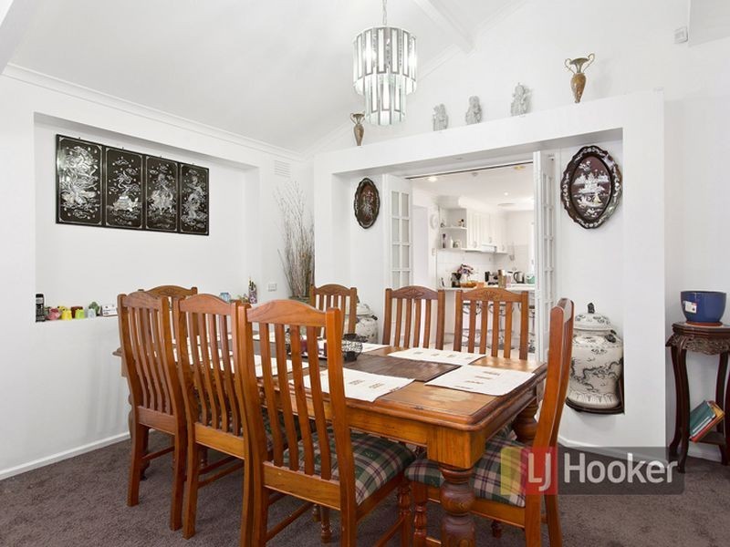 61 Essex Park Drive, Endeavour Hills VIC 3802