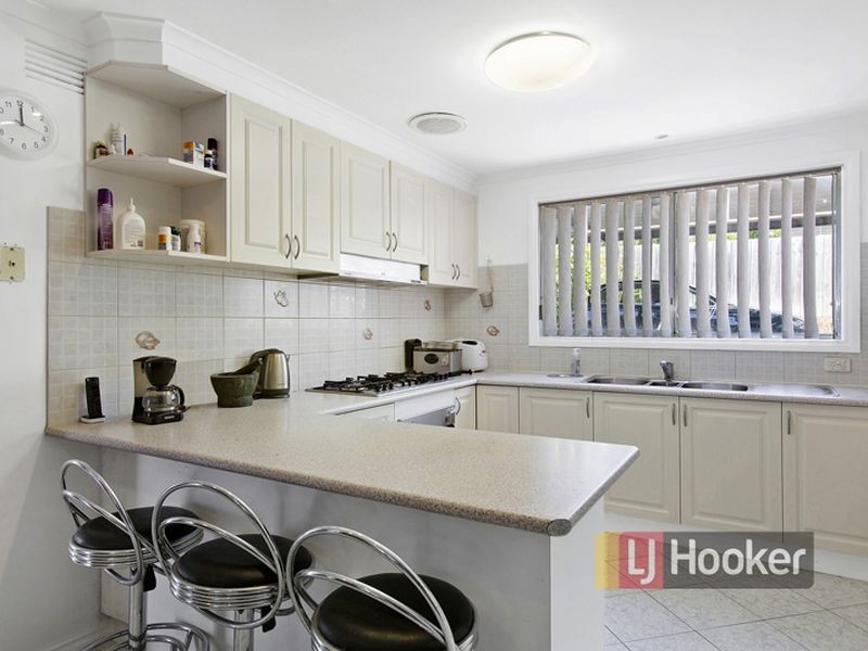 61 Essex Park Drive, Endeavour Hills VIC 3802