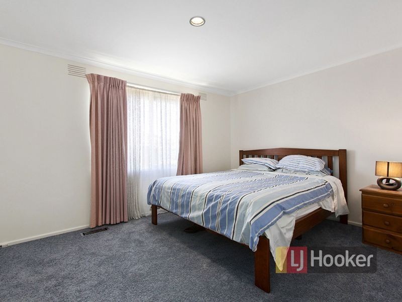 61 Essex Park Drive, Endeavour Hills VIC 3802