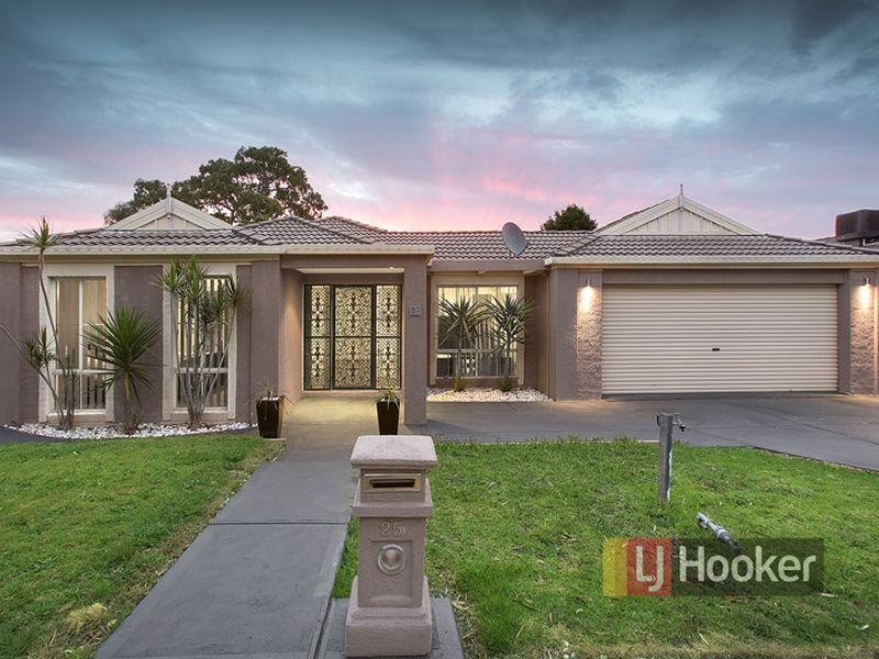 25 Hutchinson Drive, Lynbrook VIC 3975