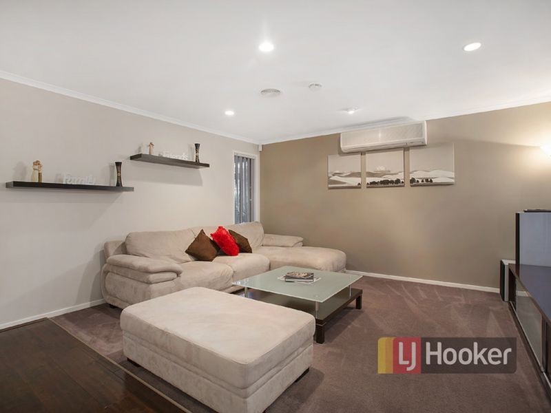 25 Hutchinson Drive, Lynbrook VIC 3975