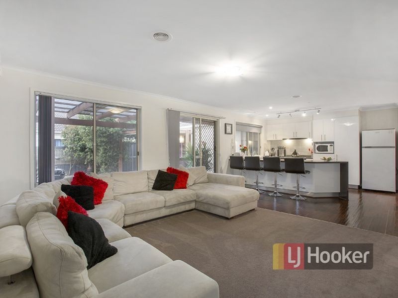 25 Hutchinson Drive, Lynbrook VIC 3975