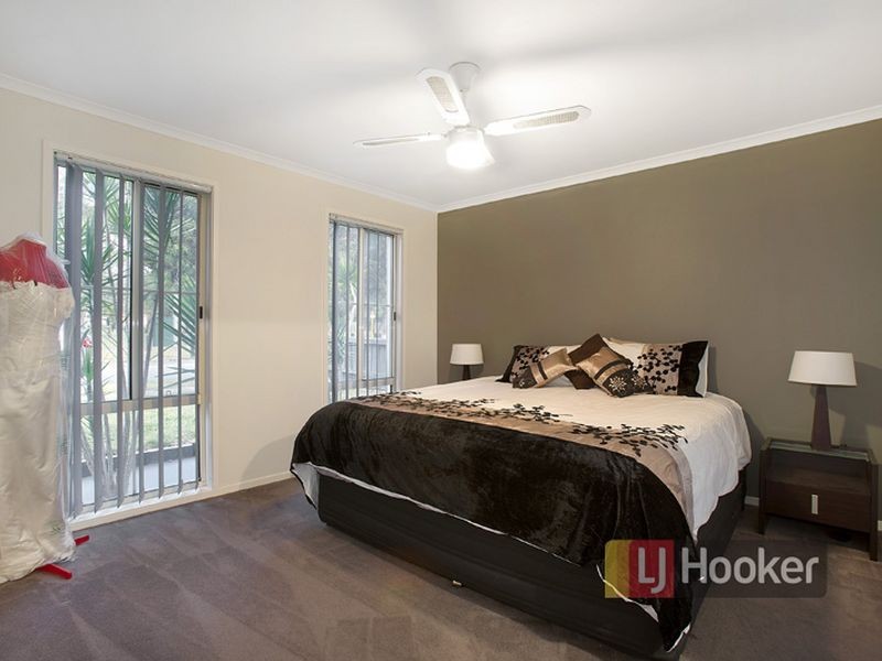 25 Hutchinson Drive, Lynbrook VIC 3975