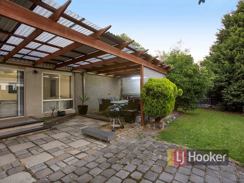 25 Hutchinson Drive, Lynbrook VIC 3975