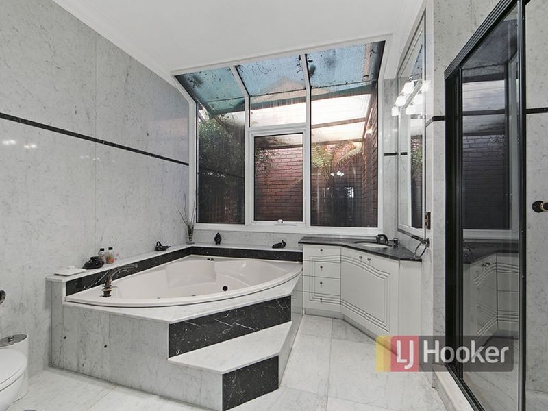 9 Timbertop Drive, Rowville VIC 3178