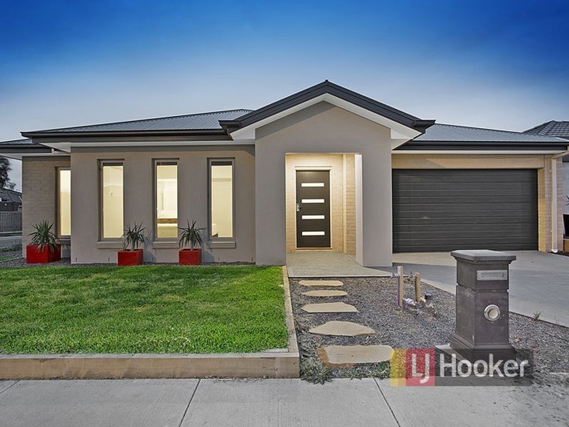 38 Quarters Boulevard, Cranbourne West VIC 3977