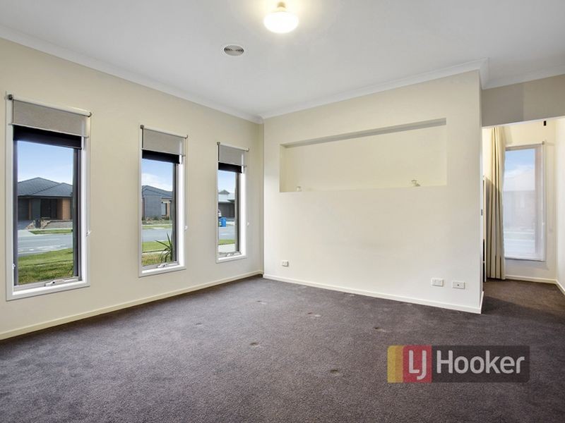 38 Quarters Boulevard, Cranbourne West VIC 3977