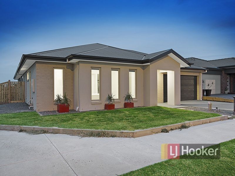 38 Quarters Boulevard, Cranbourne West VIC 3977