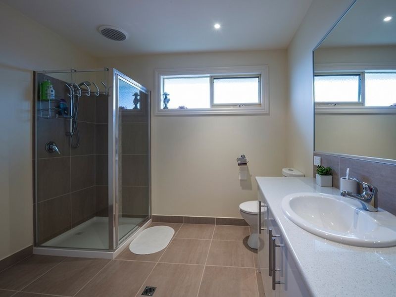 1/4 Hillview Avenue, Rowville VIC 3178