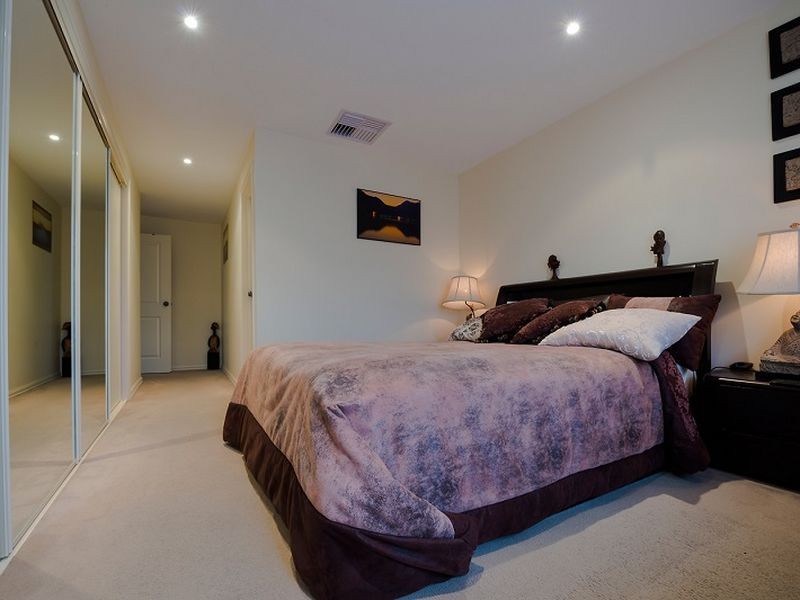 1/4 Hillview Avenue, Rowville VIC 3178