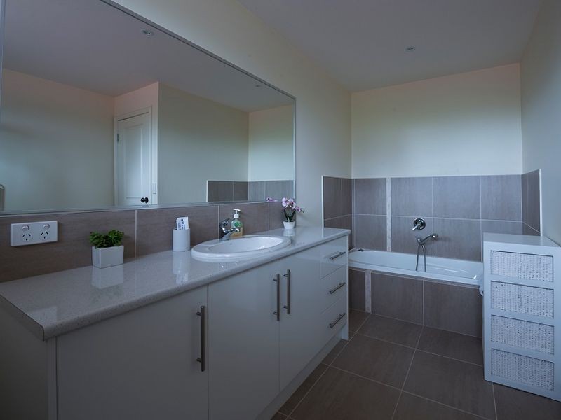 1/4 Hillview Avenue, Rowville VIC 3178