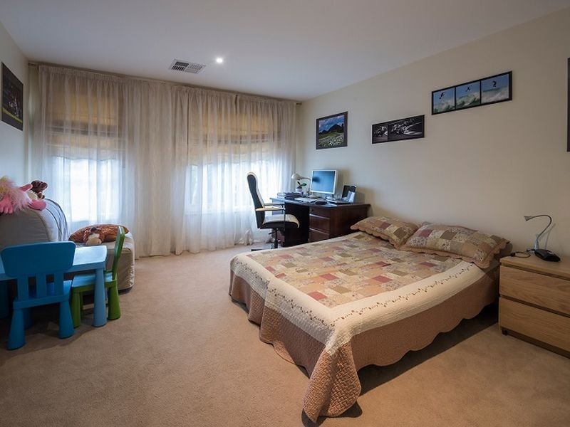 1/4 Hillview Avenue, Rowville VIC 3178