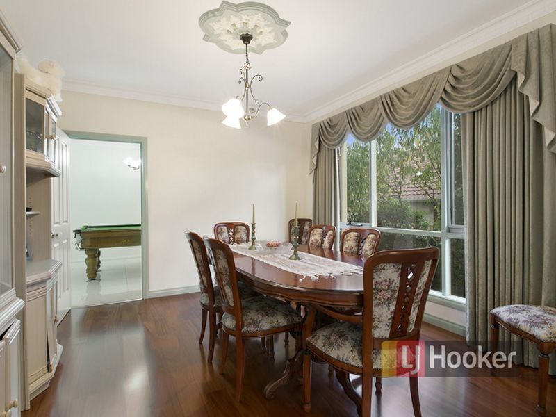 18 Dandelion Drive, Rowville VIC 3178