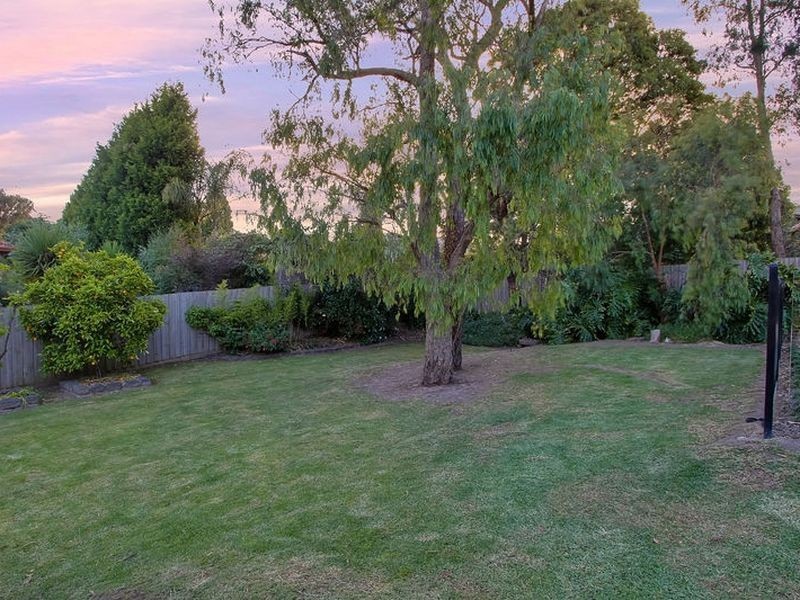 37 Candlebark Quadrant, Rowville VIC 3178