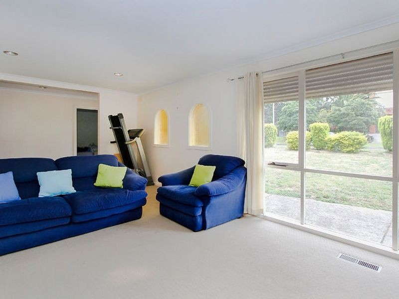 27 Endeavour Crescent, Endeavour Hills VIC 3802