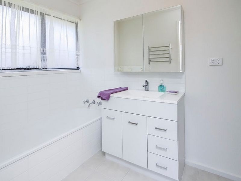 6 Muirkirk Close, Endeavour Hills VIC 3802