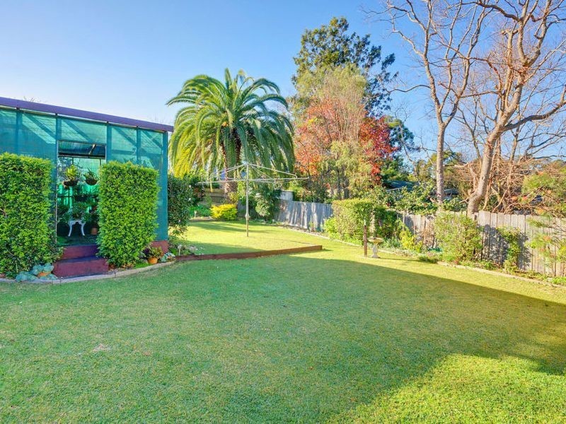 24 Lockerbie Road, Thornleigh NSW 2120