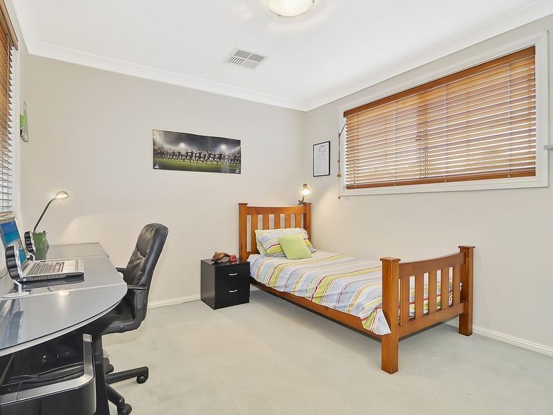 8 Livingstone Way, Thornleigh NSW 2120