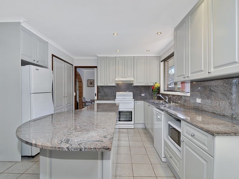 10 Akoonah Close, Westleigh NSW 2120