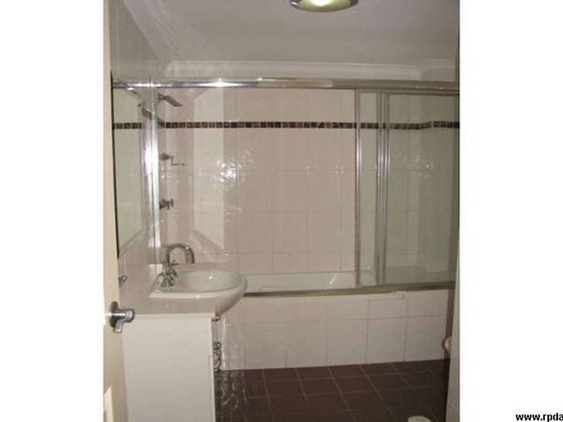 18/8 Shackel Ave, Brookvale NSW 2100