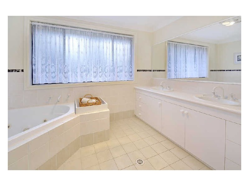 15B Yaralla Crescent, Thornleigh NSW 2120