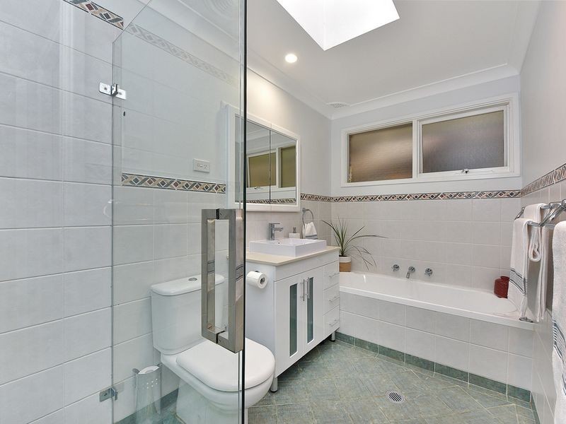 18 Crestwood Avenue, Thornleigh NSW 2120