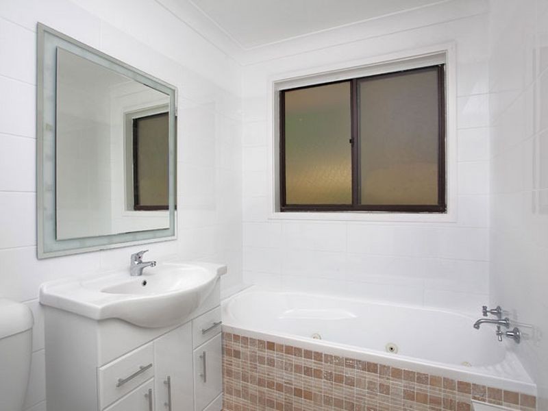 115 Lake Shore Drive, North Avoca NSW 2260