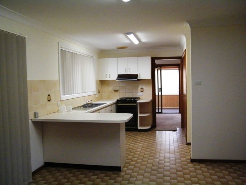 4 Rays Road, Bateau Bay NSW 2261