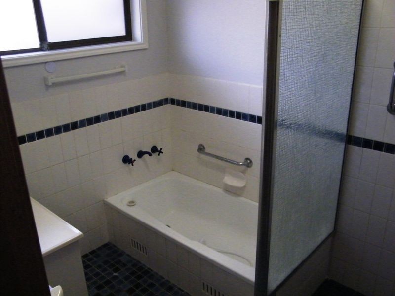 4 Rays Road, Bateau Bay NSW 2261