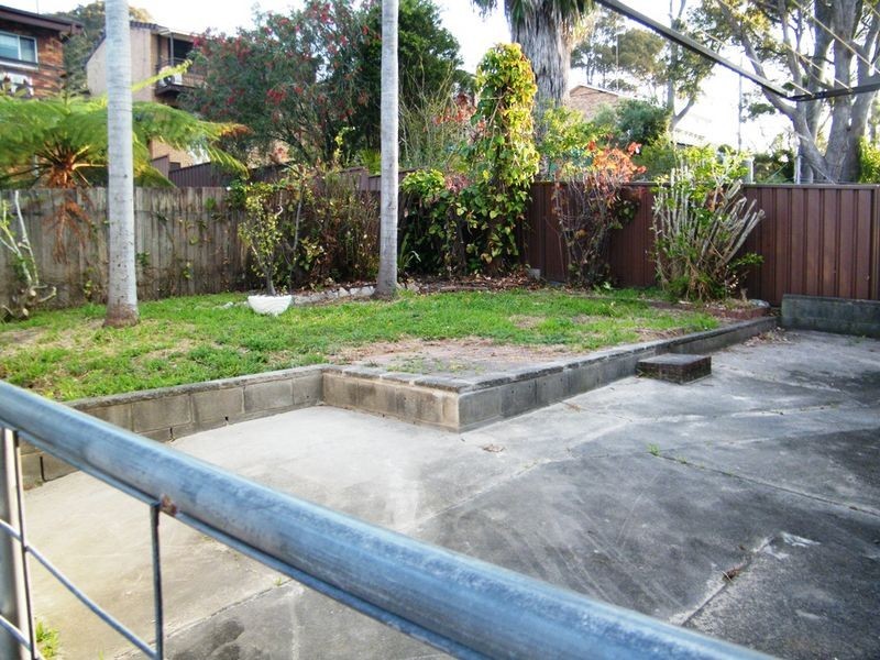 4 Rays Road, Bateau Bay NSW 2261