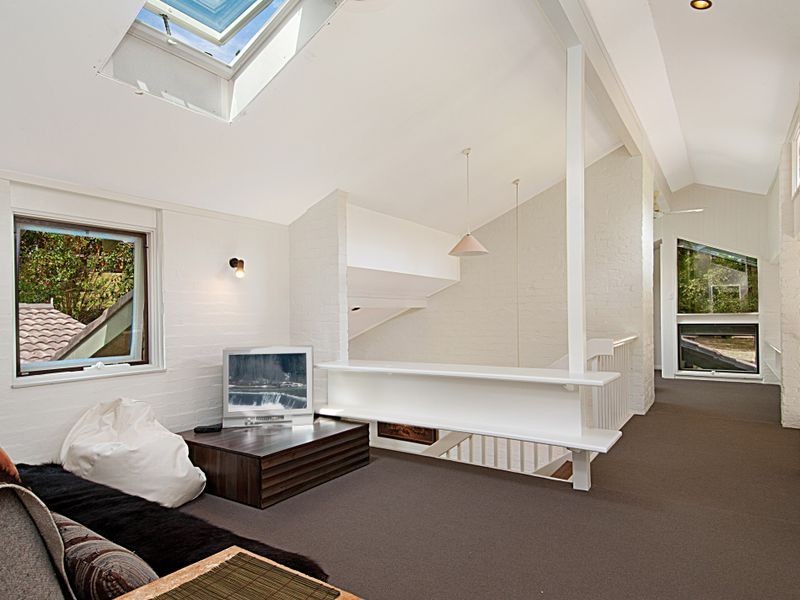 9 Birrerik Road, Wamberal NSW 2260