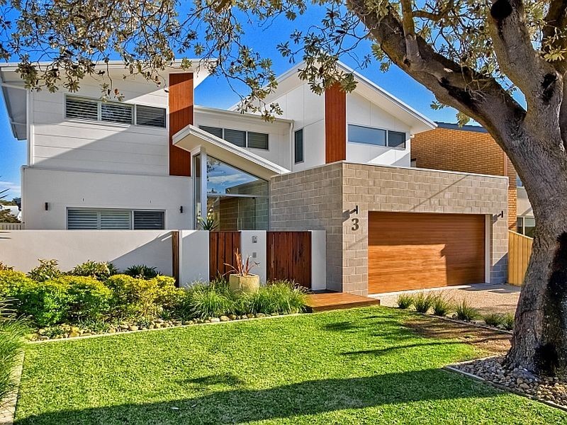 3 North Avoca Pde, North Avoca NSW 2260