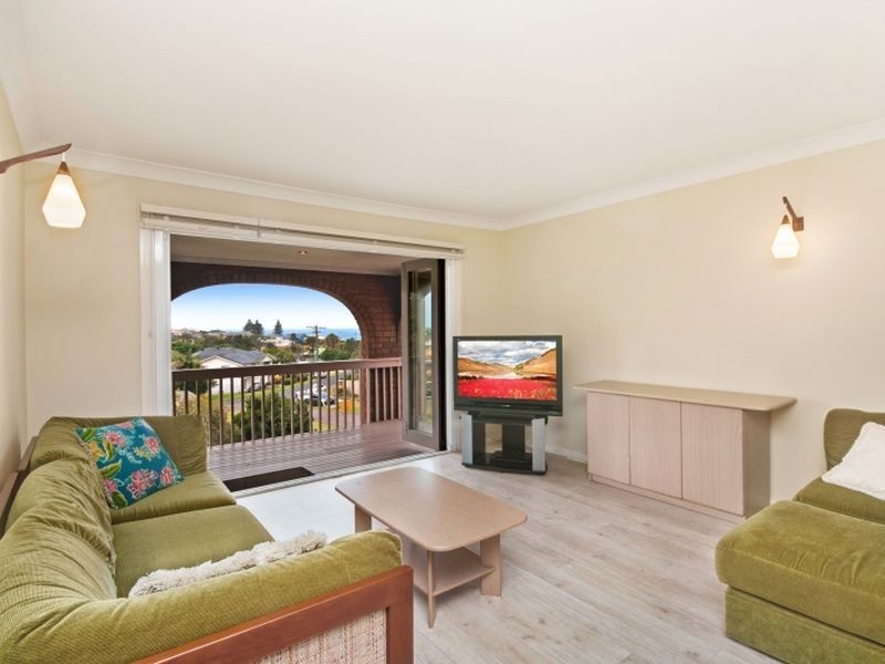 2A Fiesta Cres, Copacabana NSW 2251