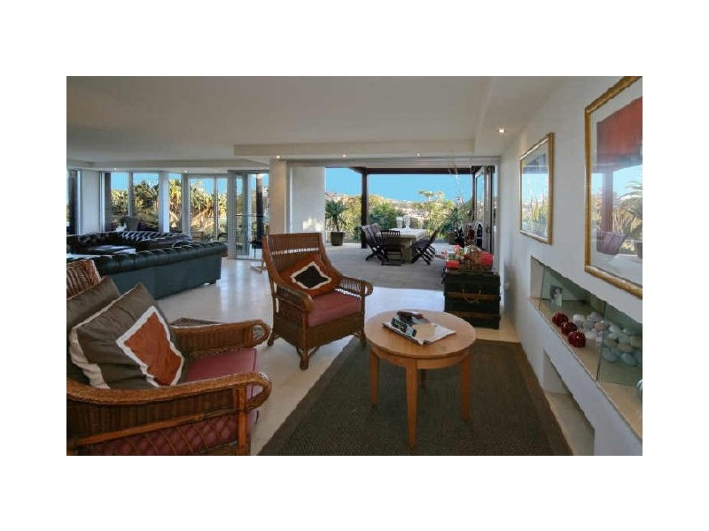 Unit 2/15-17 Painters Lane, Terrigal NSW 2260