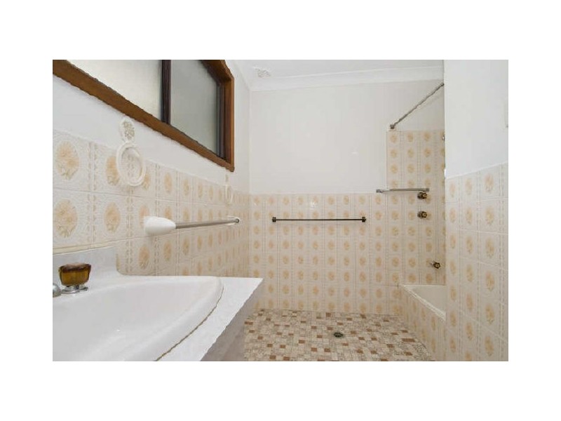 33 Grove Road, Wamberal NSW 2260