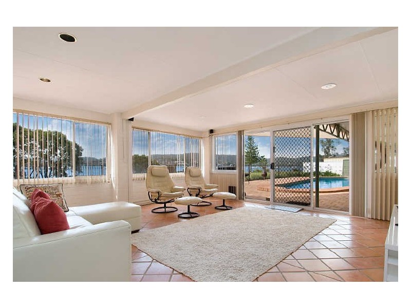 9 Bayside Drive, Green Point NSW 2251