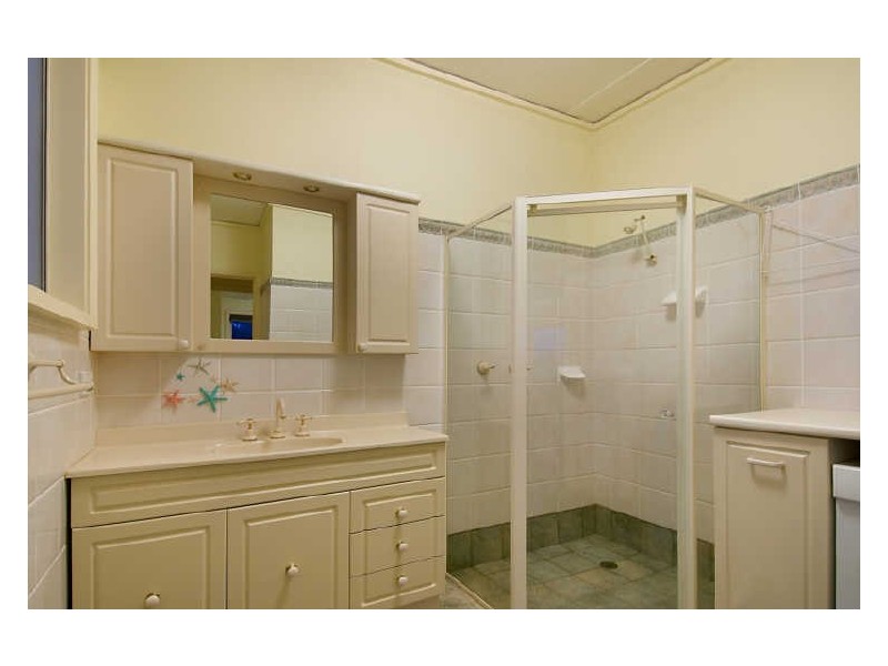 2/48 Lake Street, North Avoca NSW 2260