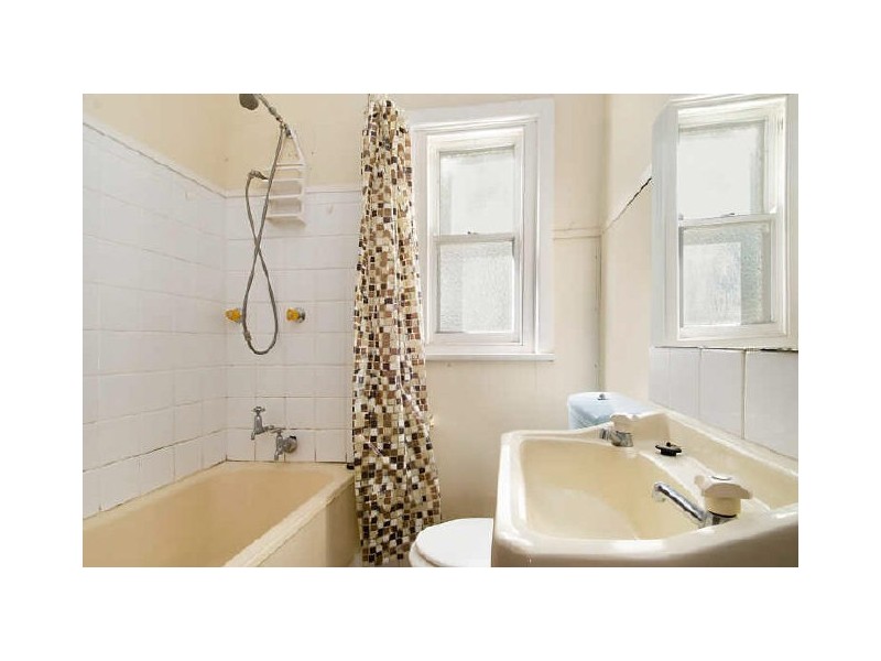 64a The Round Drive, Avoca Beach NSW 2251