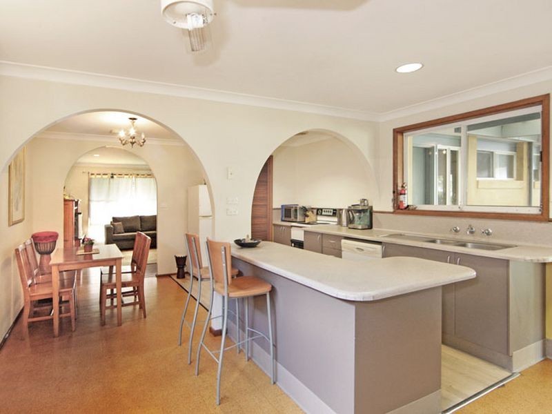 14 Panorama Pde, Berkeley Vale NSW 2261