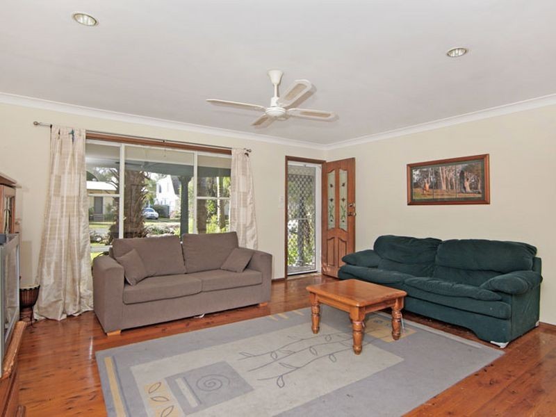 14 Panorama Pde, Berkeley Vale NSW 2261