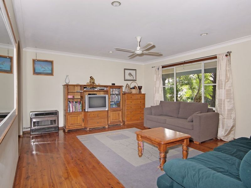 14 Panorama Pde, Berkeley Vale NSW 2261