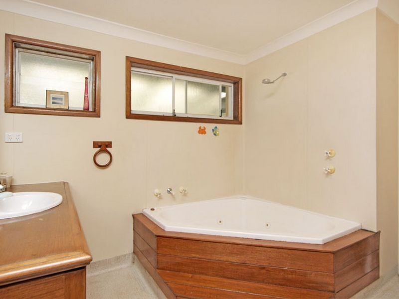 14 Panorama Pde, Berkeley Vale NSW 2261