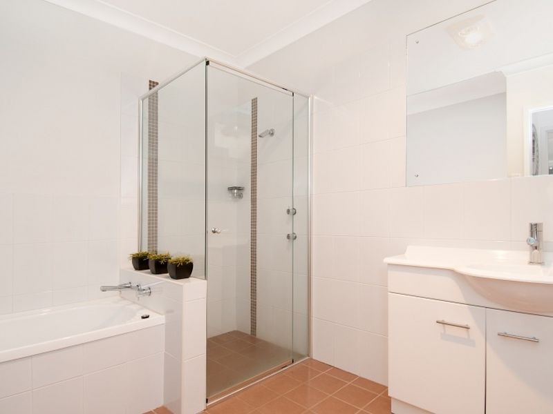 2/240 Terrigal Drive, Terrigal NSW 2260