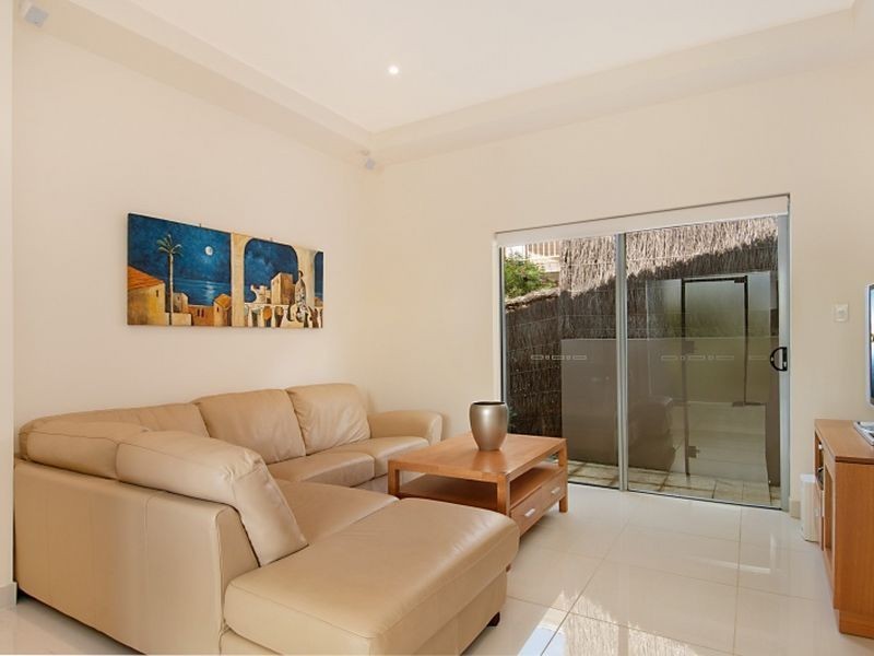 2/98 Avoca Drive, Avoca Beach NSW 2251