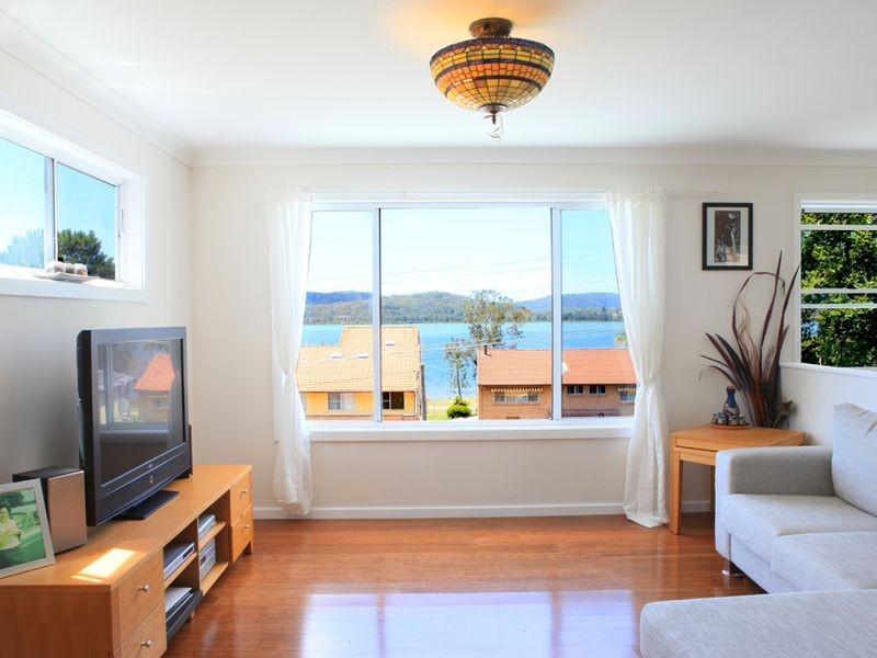 73 Broadwater Drive, Saratoga NSW 2251