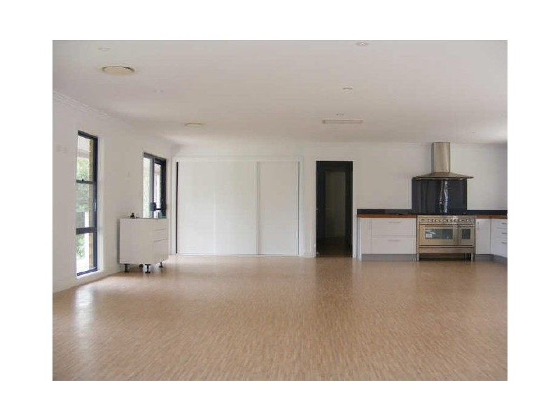 5 Parkers Rd, Kincumber NSW 2251