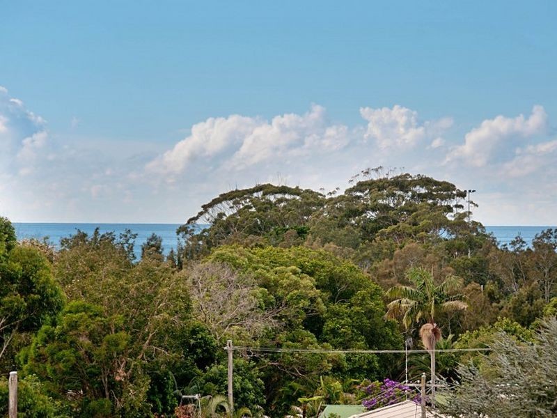 12 Karani Avenue, Avoca Beach NSW 2251